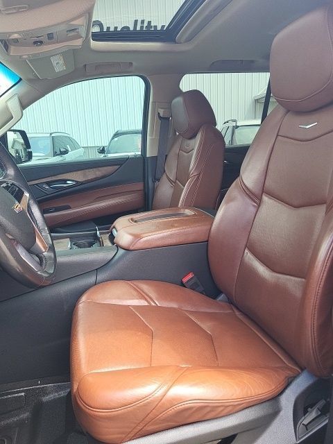 Used 2020 Cadillac Escalade Luxury AWD/4WD image 16