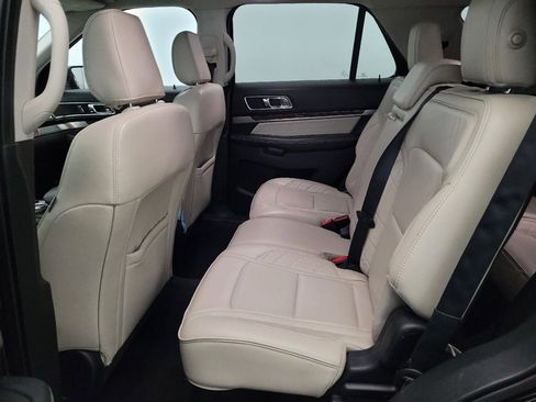 Used 2018 Ford Explorer Platinum AWD/4WD image 15