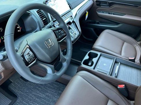 New 2026 Honda Odyssey Touring image 4