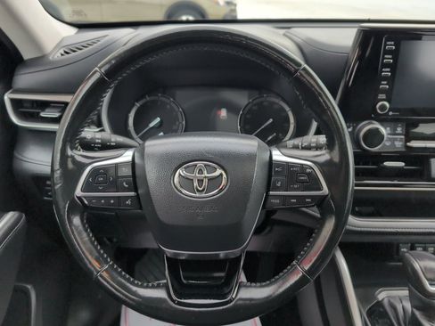 Used 2020 Toyota Highlander XLE image 15