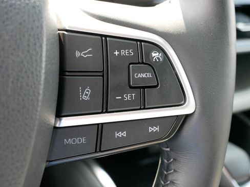 Used 2023 Toyota Highlander Platinum image 28