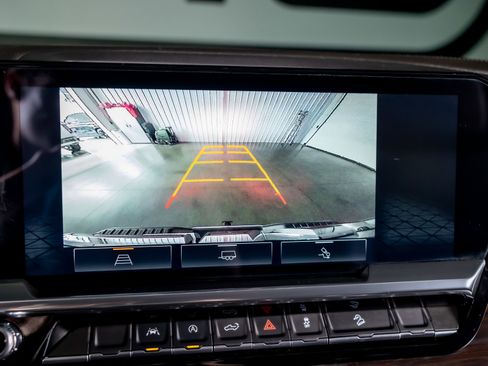 Used 2026 GMC Sierra 1500 SLT AWD/4WD image 9