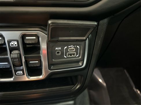 Used 2022 Jeep Gladiator Overland w/ Popular Equipment Package image 32