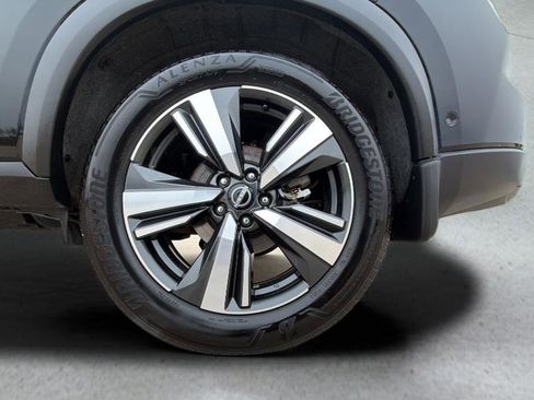 Used 2025 Nissan Rogue SL w/ SL Premium Package image 29