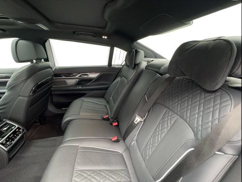 Used 2022 BMW 740i w/ Luxury Rear Seating Package RWD image 25