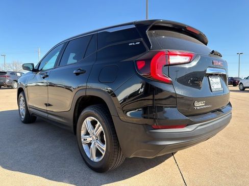 Used 2024 GMC Terrain SLE image 12