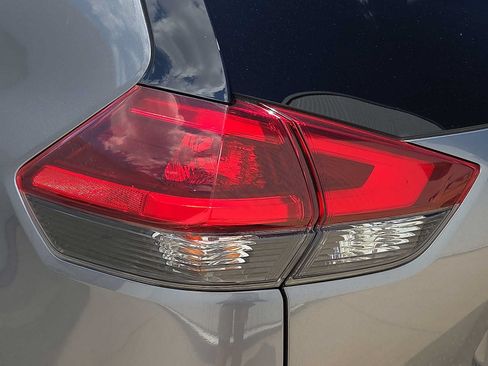 Used 2019 Nissan Rogue SV w/ Sun & Sound Touring Package AWD/4WD image 10