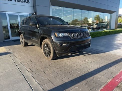 Used 2019 Jeep Grand Cherokee Altitude image 3