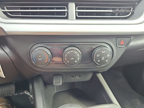 Used 2025 Chevrolet Trax LS image 14