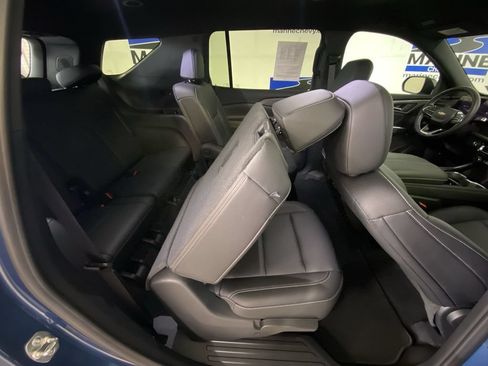 Used 2024 Chevrolet Traverse LT w/ Trailering Package FWD image 32