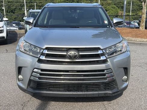 Used 2017 Toyota Highlander Limited AWD/4WD image 2