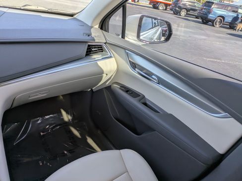 Certified 2022 Cadillac XT5 Premium Luxury image 15