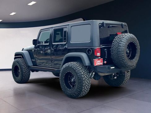 Used 2015 Jeep Wrangler Unlimited Rubicon w/ Connectivity Group image 3