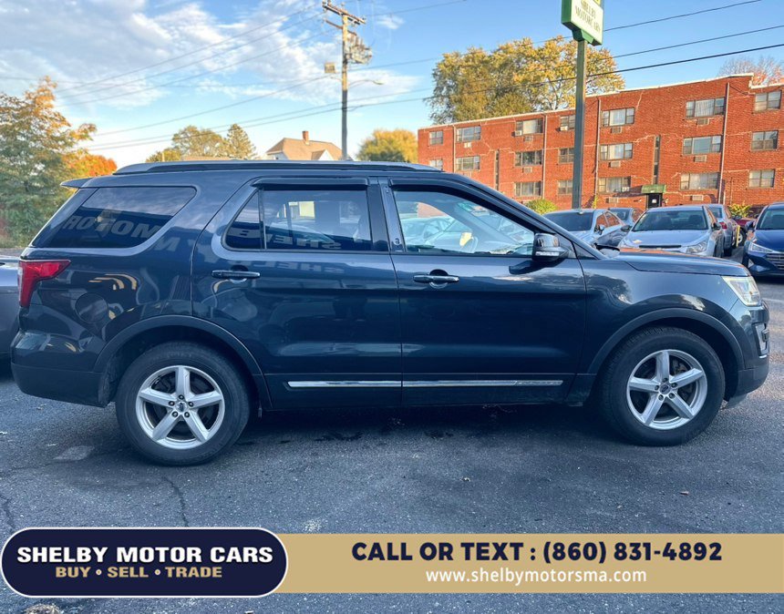 Used 2017 Ford Explorer XLT w/ Equipment Group 201A AWD/4WD image 4