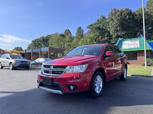 Used 2014 Dodge Journey SXT w/ Flexible Seating Group AWD/4WD image 1