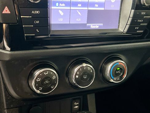 Used 2016 Toyota Corolla L image 26