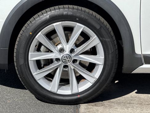 Certified 2019 Volkswagen Golf Alltrack SE image 27