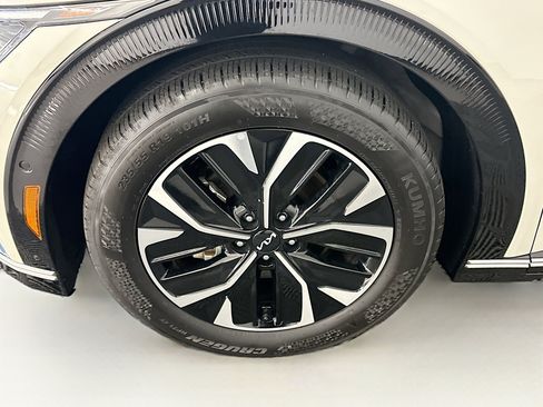 Used 2024 Kia EV6 Wind w/ Wind Technology Package AWD/4WD image 11