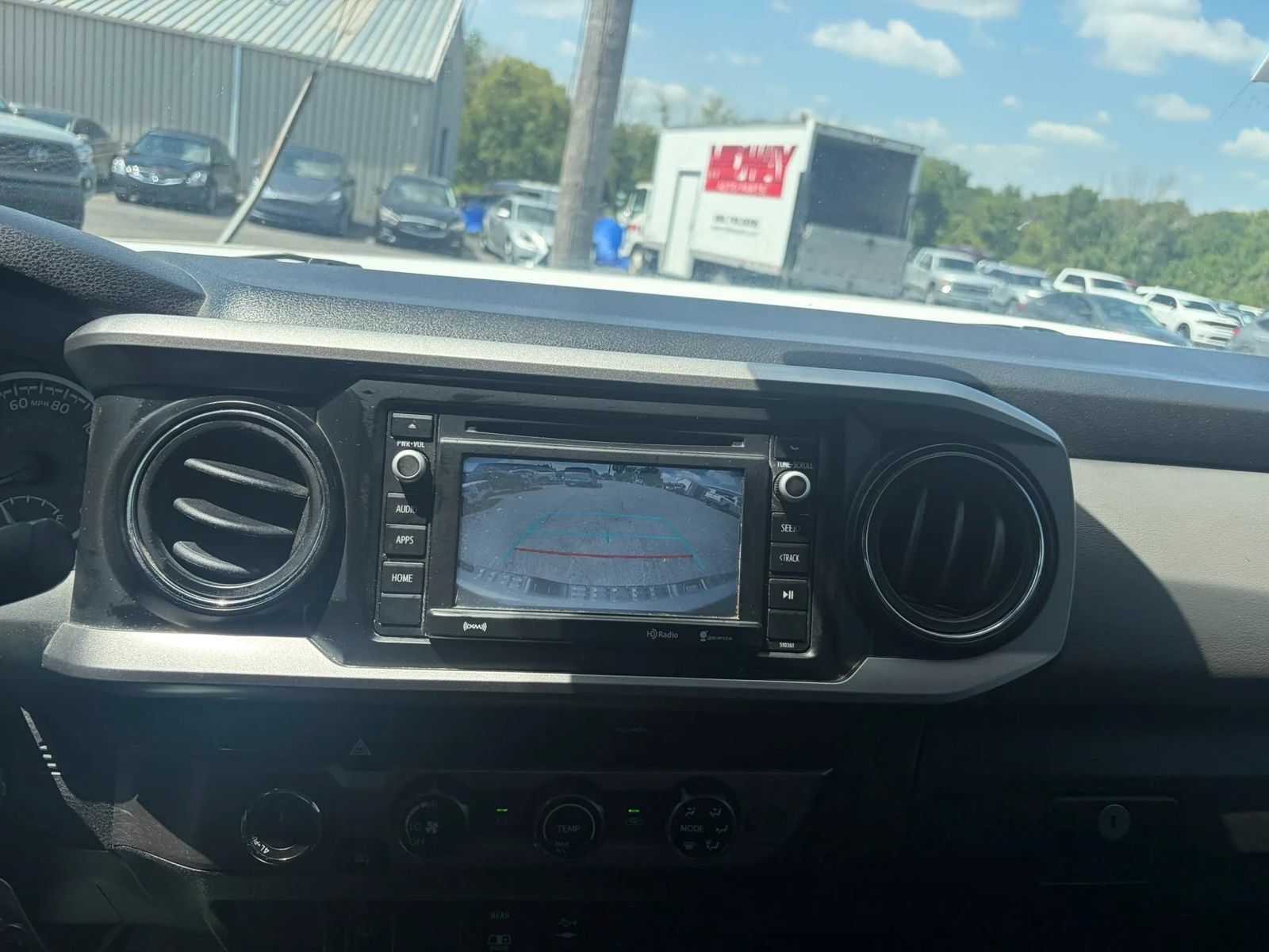 Used 2019 Toyota Tacoma SR5 AWD/4WD image 14