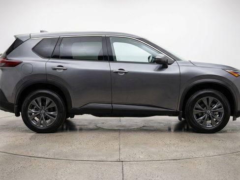 Used 2025 Nissan Rogue SV AWD/4WD image 11