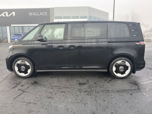 New 2025 Volkswagen ID. Buzz Pro S RWD image 3
