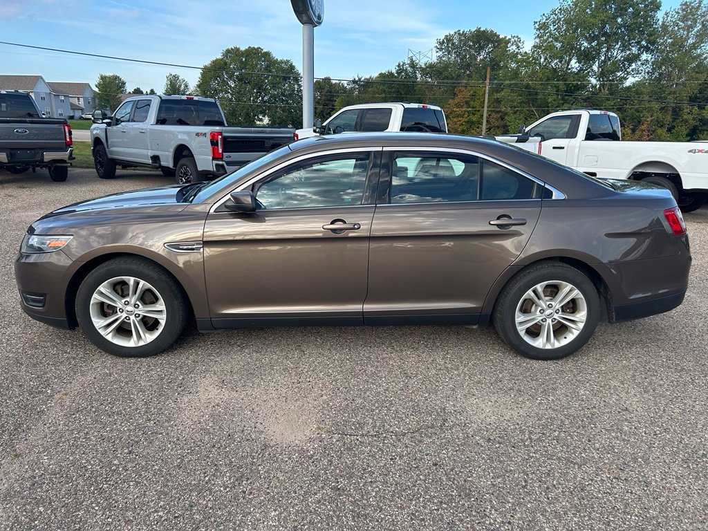 Used 2016 Ford Taurus SEL FWD image 4