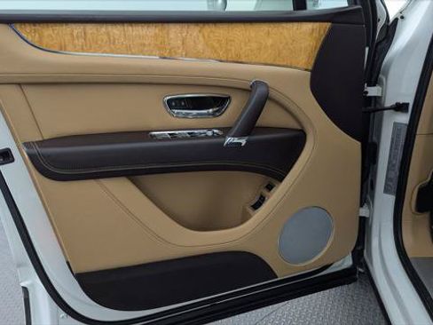 Used 2019 Bentley Bentayga AWD/4WD image 13