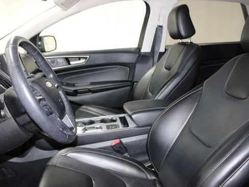 Used 2021 Ford Edge Titanium image 16