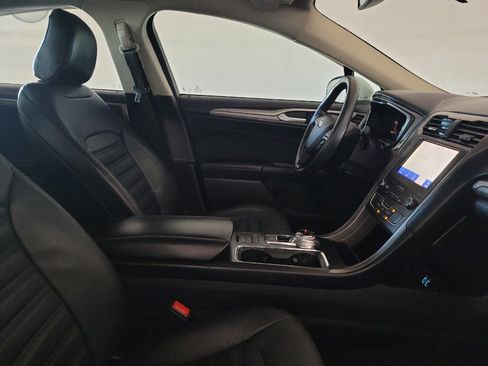Used 2020 Ford Fusion SE FWD image 21