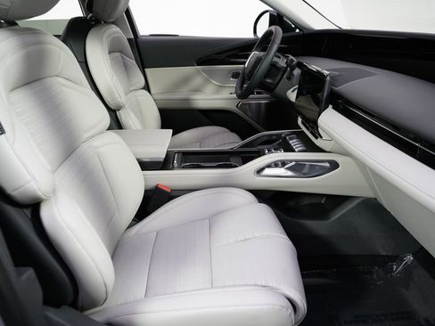 New 2026 Lincoln Nautilus Reserve AWD/4WD image 16