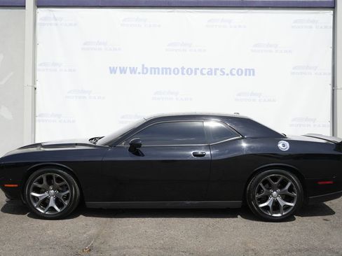 Used 2015 Dodge Challenger SXT image 8