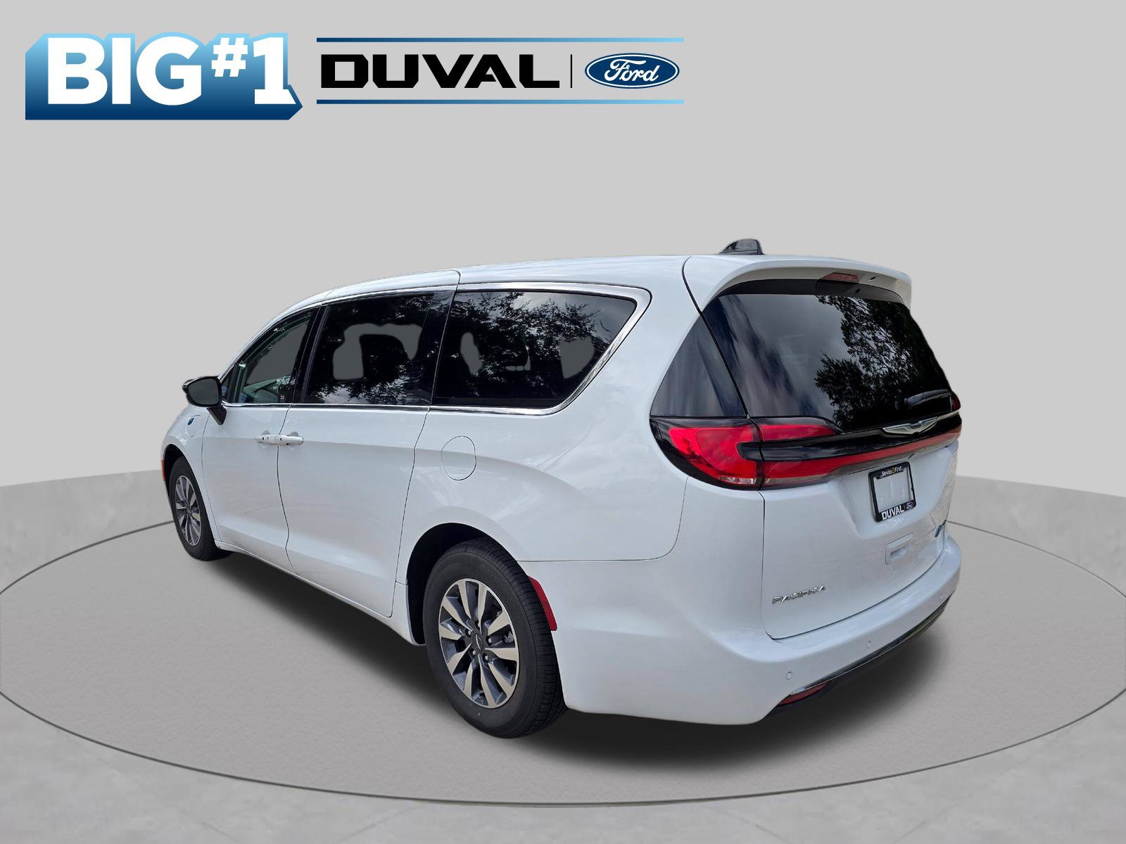 Used 2024 Chrysler Pacifica Limited FWD image 7