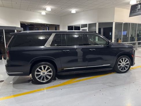 Used 2022 Cadillac Escalade ESV Premium Luxury Platinum image 9