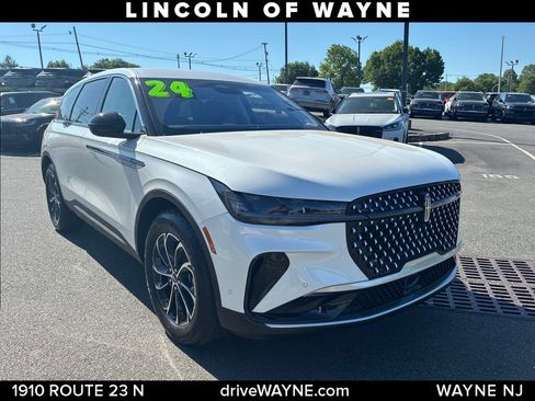 Certified 2024 Lincoln Nautilus Premier AWD/4WD image 10