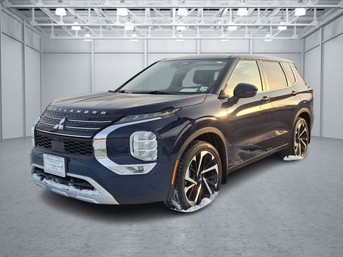 Used 2022 Mitsubishi Outlander SE image 1