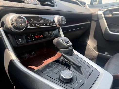 Used 2019 Toyota RAV4 Limited w/ Cold Weather Package AWD/4WD image 31