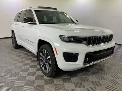 Used 2025 Jeep Grand Cherokee Overland w/ Adv Protech Group III image 3