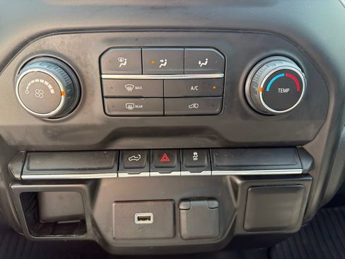 Used 2019 Chevrolet Silverado 1500 Custom w/ Custom Convenience Package AWD/4WD image 26