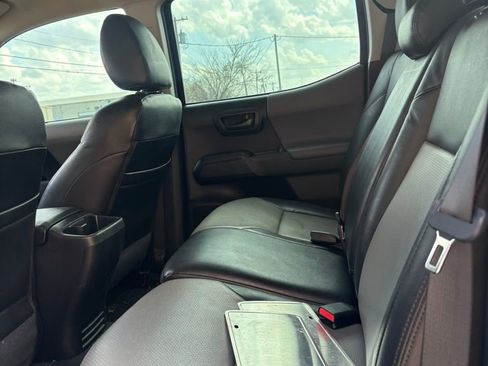 Used 2018 Toyota Tacoma SR w/ SR Convenience Package image 10
