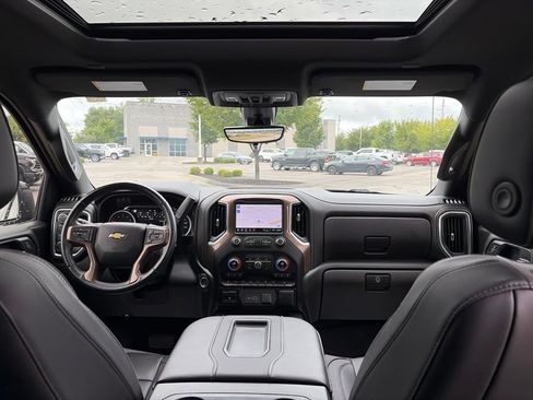 Used 2021 Chevrolet Silverado 1500 High Country w/ Technology Package AWD/4WD image 44