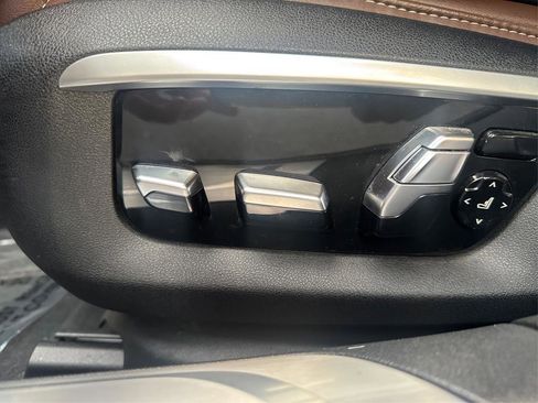 Used 2016 BMW 740i image 18