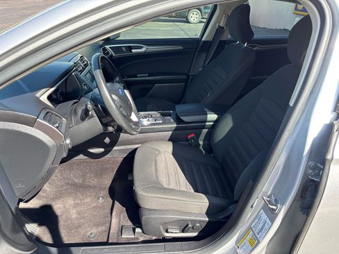 Used 2017 Ford Fusion SE FWD image 10