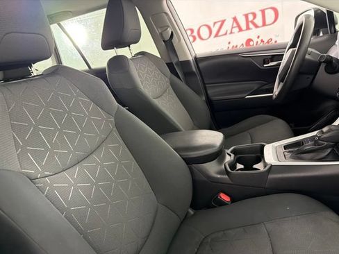 Used 2021 Toyota RAV4 XLE w/ Convenience Package FWD image 16