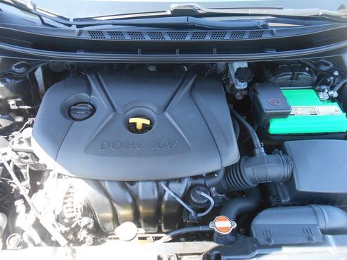 Used 2012 Hyundai Elantra GLS FWD image 16