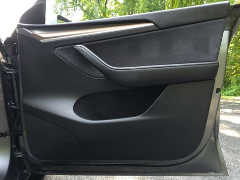 Used 2025 Tesla Model Y Long Range RWD image 24