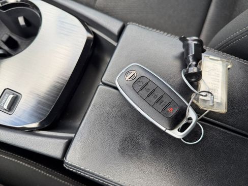 Used 2025 Nissan Rogue SV image 21