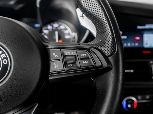 Used 2023 Alfa Romeo Giulia Sprint image 41