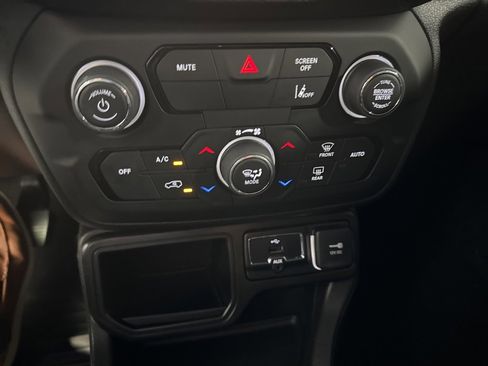 Used 2021 Jeep Renegade Latitude image 44