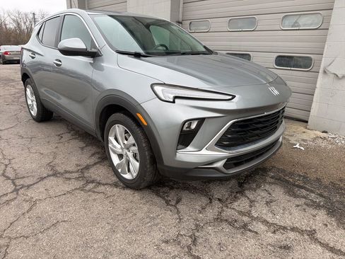 Used 2024 Buick Encore GX Preferred image 3