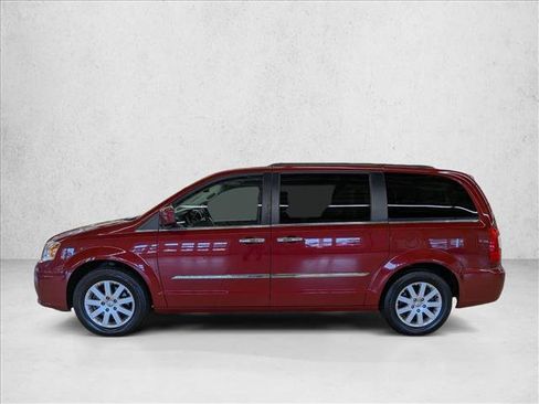 Used 2016 Chrysler Town & Country Touring w/ Driver Convenience Group FWD image 9